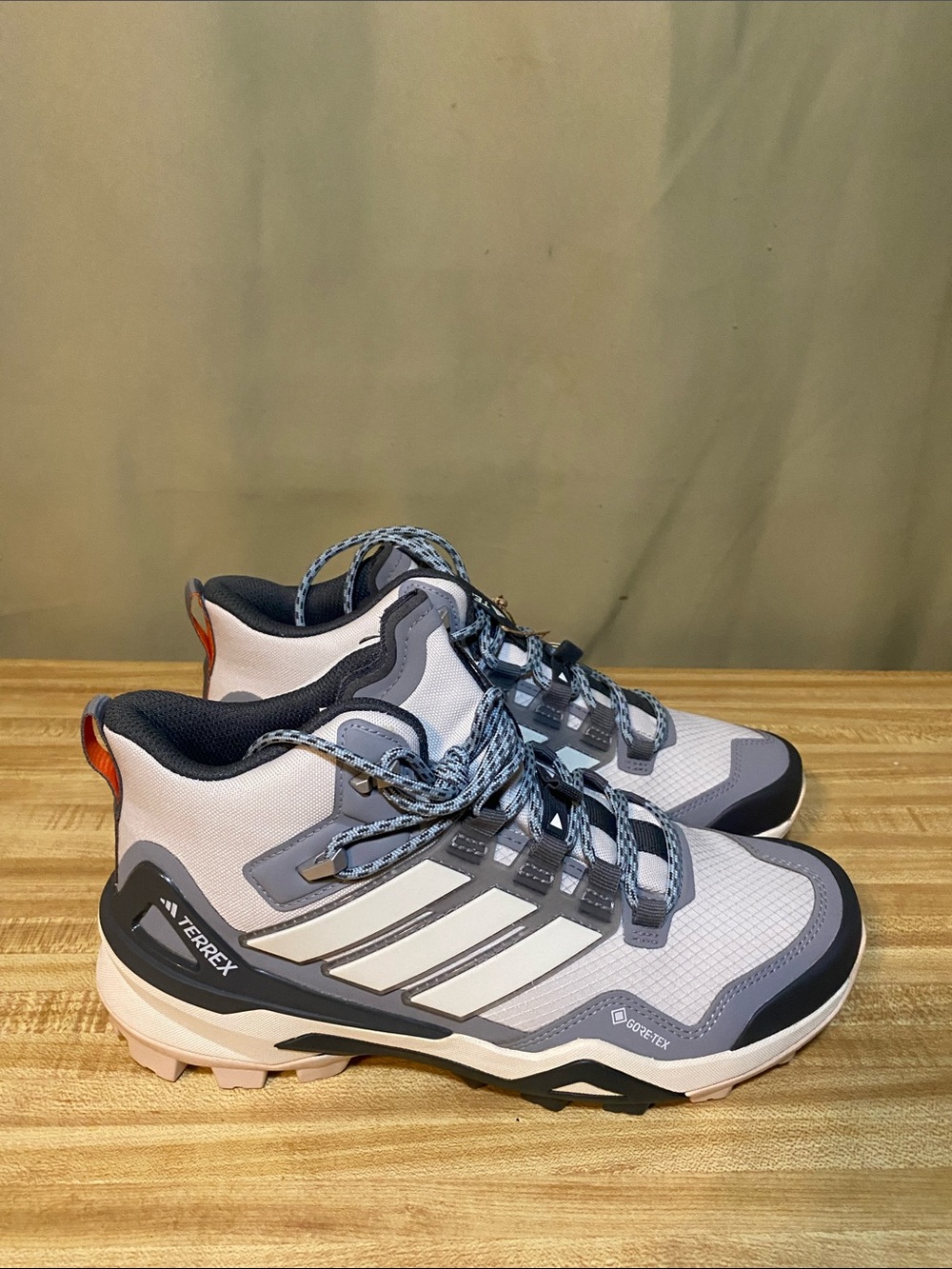 Adidas Terrex SkychaserMI Gore-Tex Hiking Boots Grey One Off White 3 Sz 7 NWT